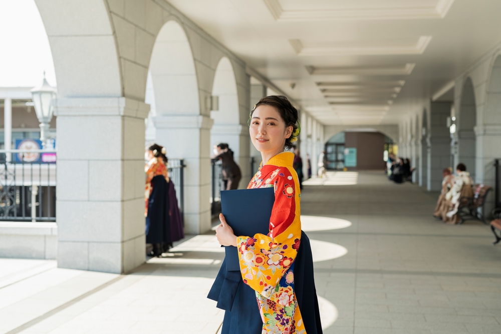 袴の所作｜歩き方・座り方・階段・写真の基本マナーを徹底解説